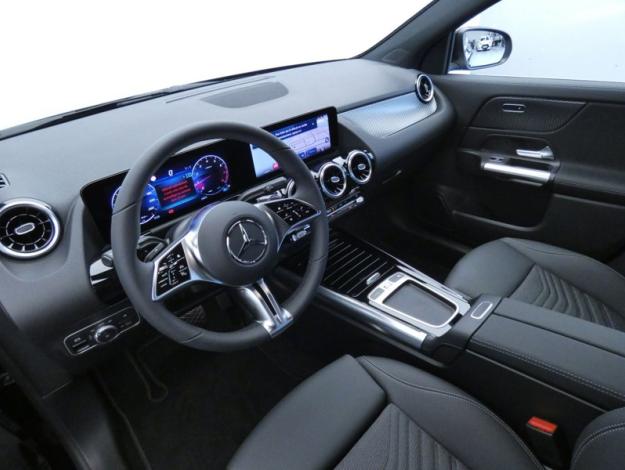MERCEDES-BENZ GLA 180 Progressive Line  GLA 180 Progressive Line