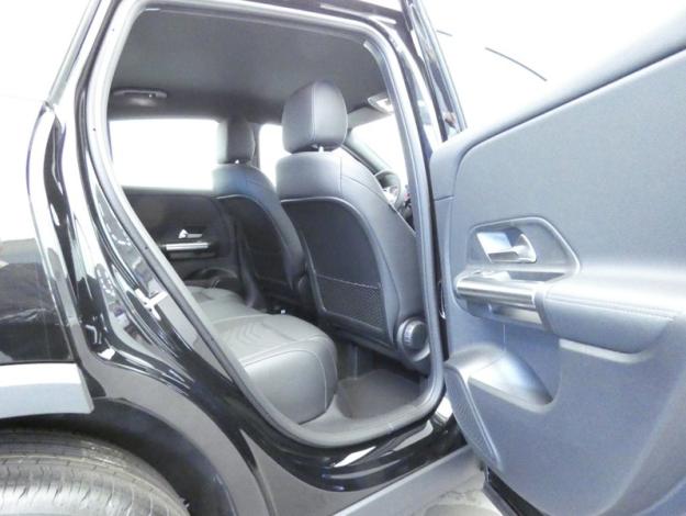 MERCEDES-BENZ GLA 180 Progressive Line  GLA 180 Progressive Line