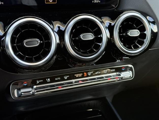 MERCEDES-BENZ GLA 200 d AMG Line  