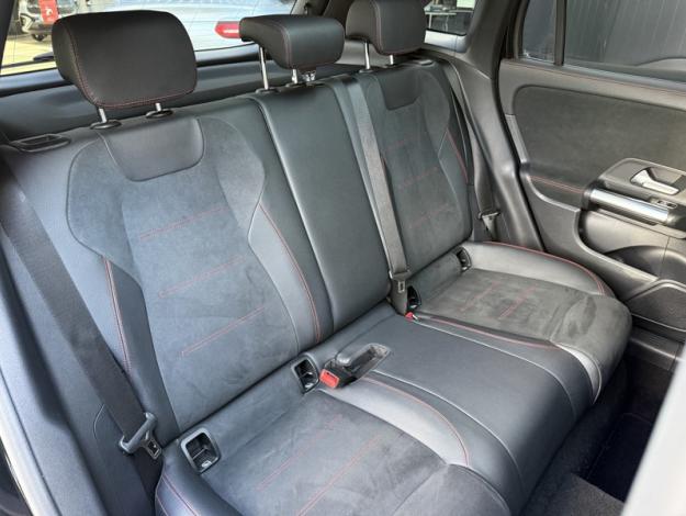 MERCEDES-BENZ GLA 200 d AMG Line  