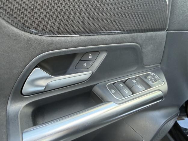 MERCEDES-BENZ GLA 200 d AMG Line  