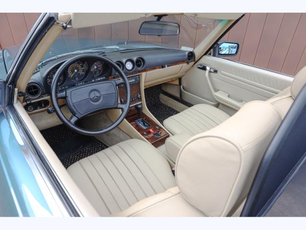 MERCEDES-BENZ 560 SL   