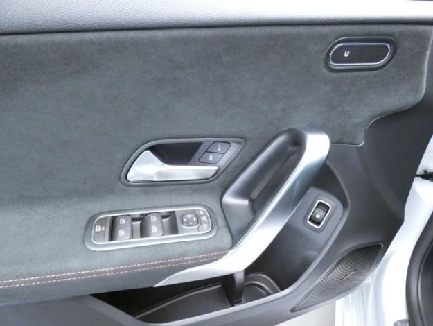 MERCEDES-BENZ Classe A 250 e Berline AMG Line AMG Line 