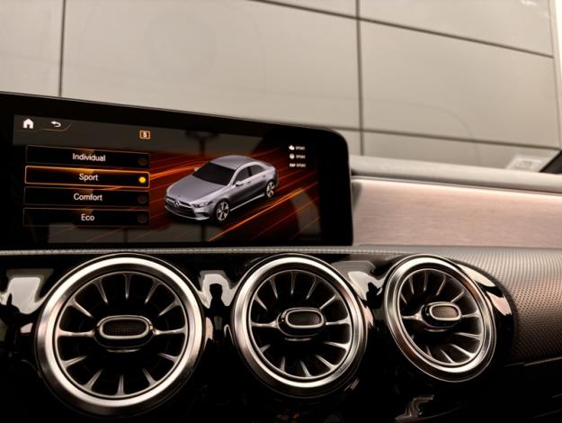 MERCEDES-BENZ Classe A 200 d Berline AMG Line  Classe A Berline / V1771 Classe A 200 d Berline AMG Line