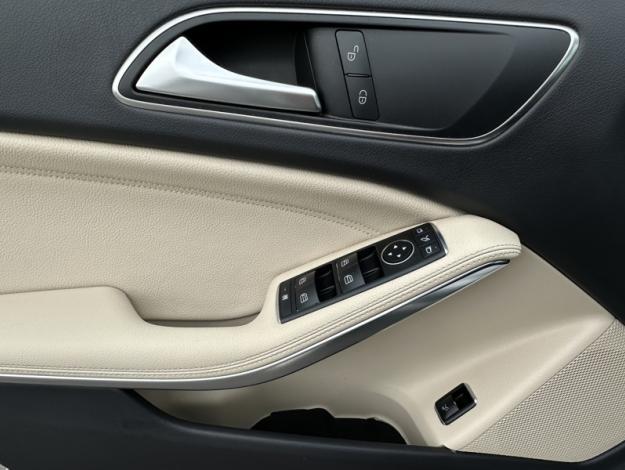 MERCEDES-BENZ GLA 180 d Activity Edition  