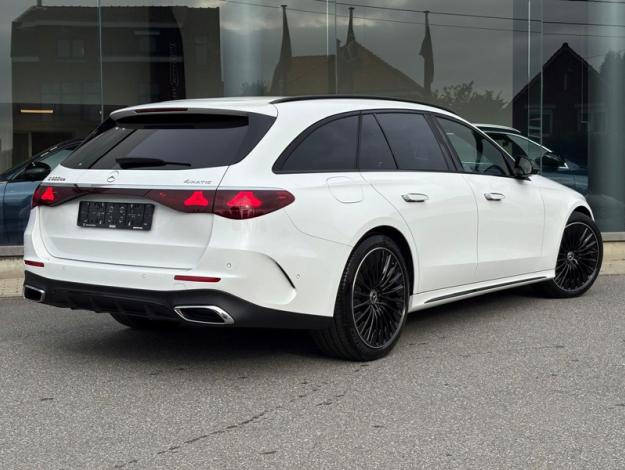 MERCEDES-BENZ E 300 de 4M Break AMG HyperScreen Pano Attelage  