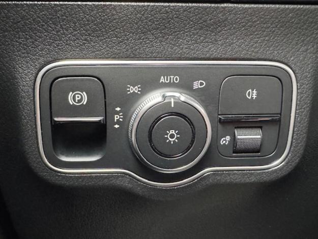 MERCEDES-BENZ GLA 200 Progressive Line  GLA 200 Progressive Line