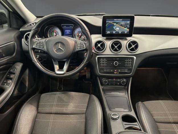 MERCEDES-BENZ GLA 180 Urban Boite Auto Toit Pano  