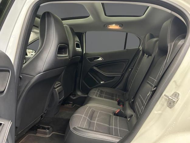 MERCEDES-BENZ GLA 180 Urban Boite Auto Toit Pano  