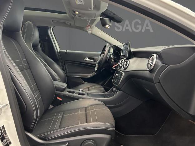 MERCEDES-BENZ GLA 180 Urban Boite Auto Toit Pano  