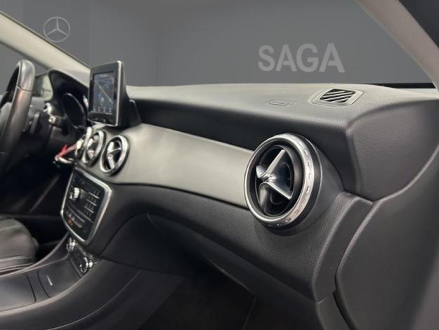MERCEDES-BENZ GLA 180 Urban Boite Auto Toit Pano  