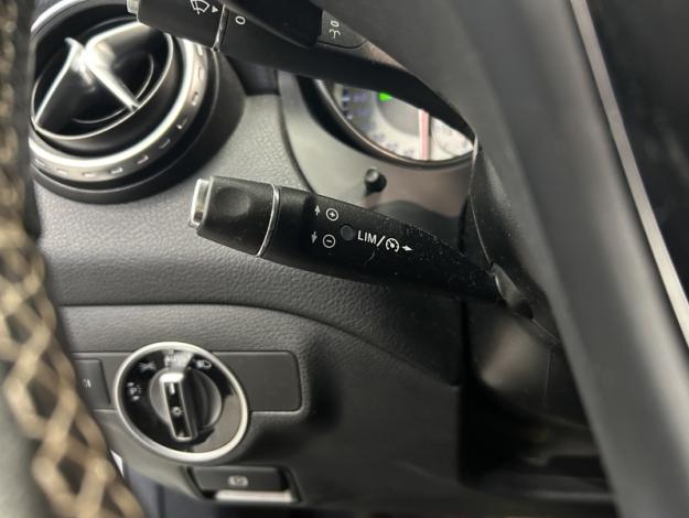 MERCEDES-BENZ GLA 180 Urban Boite Auto Toit Pano  