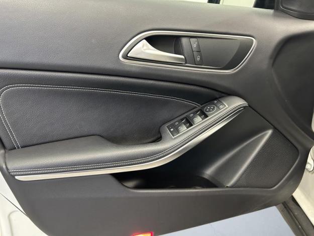 MERCEDES-BENZ GLA 180 Urban Boite Auto Toit Pano  