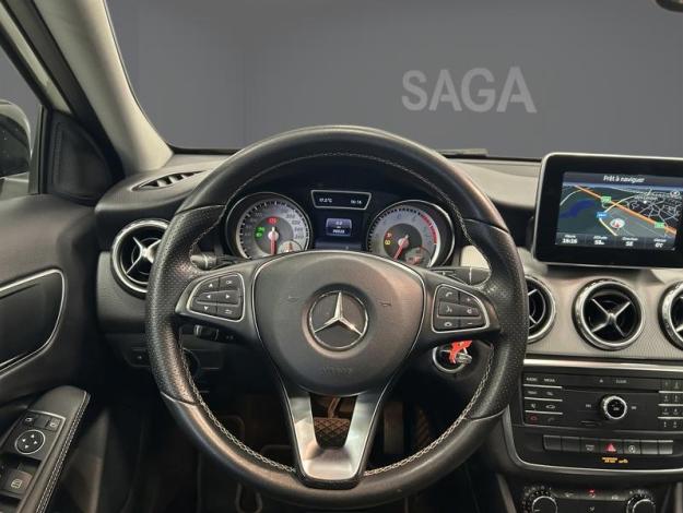 MERCEDES-BENZ GLA 180 Urban Boite Auto Toit Pano  