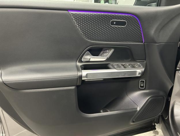 MERCEDES-BENZ EQB 250 + Business Line 7 places  