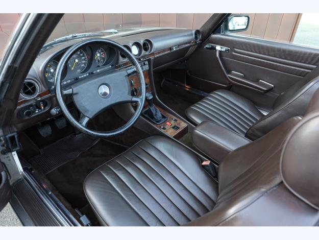 MERCEDES-BENZ 300 SL R107  