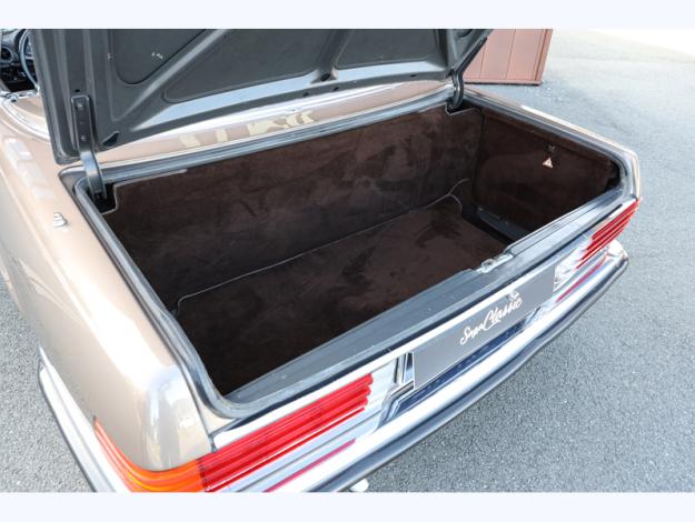 MERCEDES-BENZ 300 SL R107  