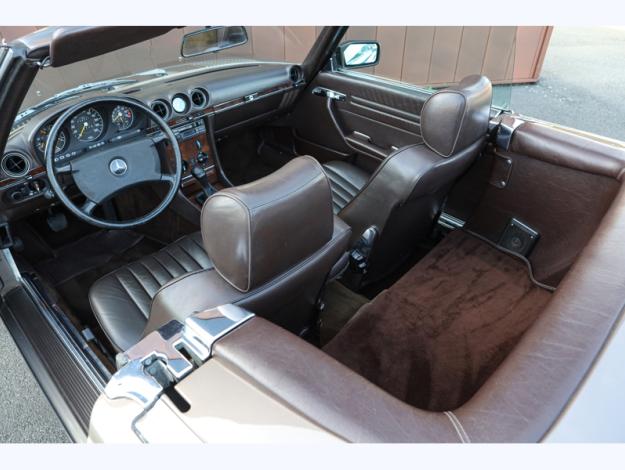 MERCEDES-BENZ 300 SL R107  