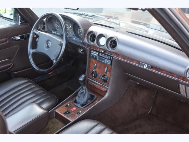 MERCEDES-BENZ 300 SL R107  