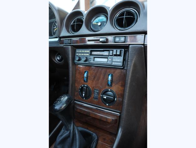 MERCEDES-BENZ 300 SL R107  