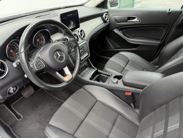 MERCEDES-BENZ GLA 200 d Sensation  