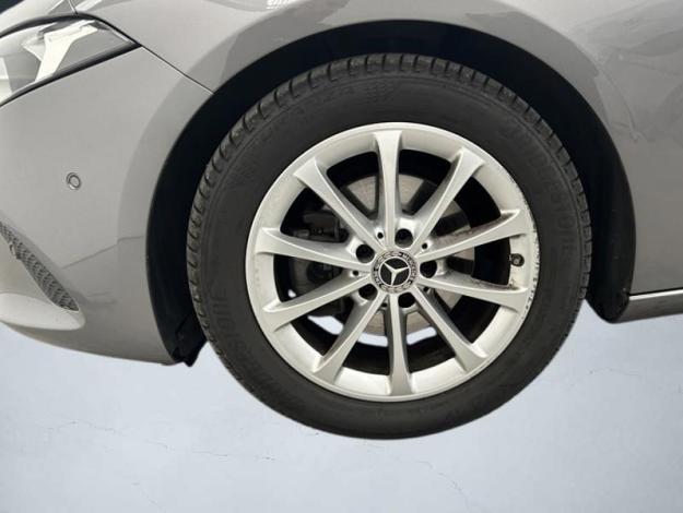 MERCEDES-BENZ A 180 d Progressive 17p  