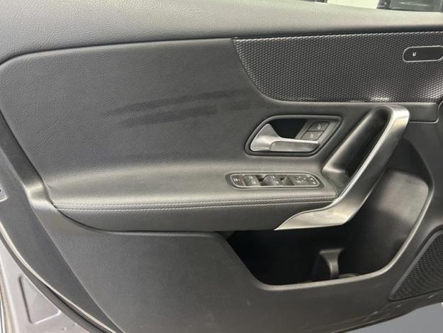 MERCEDES-BENZ A 180 d Progressive 17p  