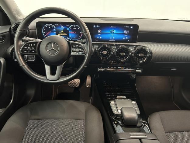 MERCEDES-BENZ A 180 d Style MBUX  