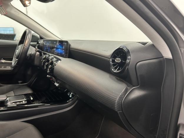 MERCEDES-BENZ A 180 d Style MBUX  
