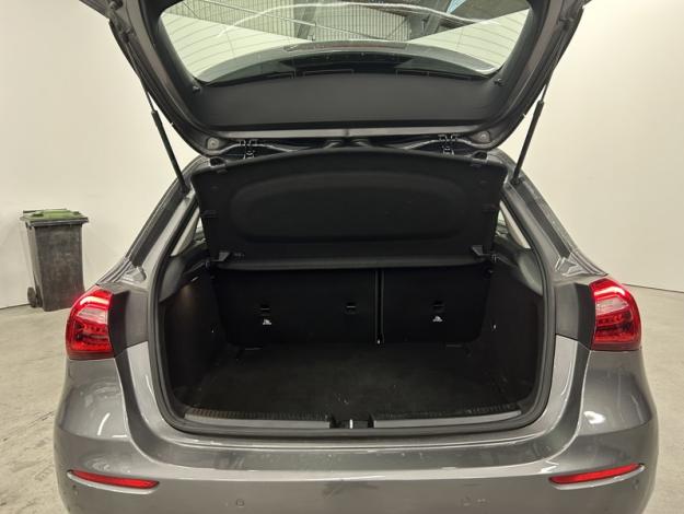 MERCEDES-BENZ A 180 d Style MBUX  