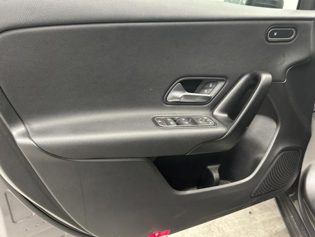 MERCEDES-BENZ A 180 d Style MBUX  