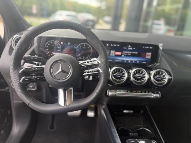 MERCEDES-BENZ GLA 200 d AMG Line  GLA 200 d AMG Line
