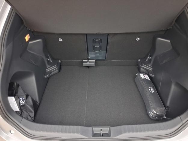 TOYOTA Yaris Cross Hybrid 2WD Design   