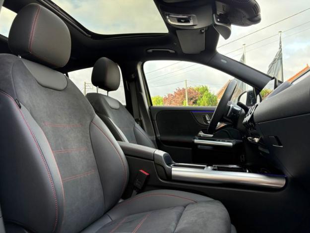 MERCEDES-BENZ EQA 300 4MATIC AMG Pack Night Pano  