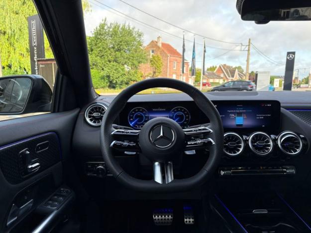 MERCEDES-BENZ EQA 300 4MATIC AMG Pack Night Pano  