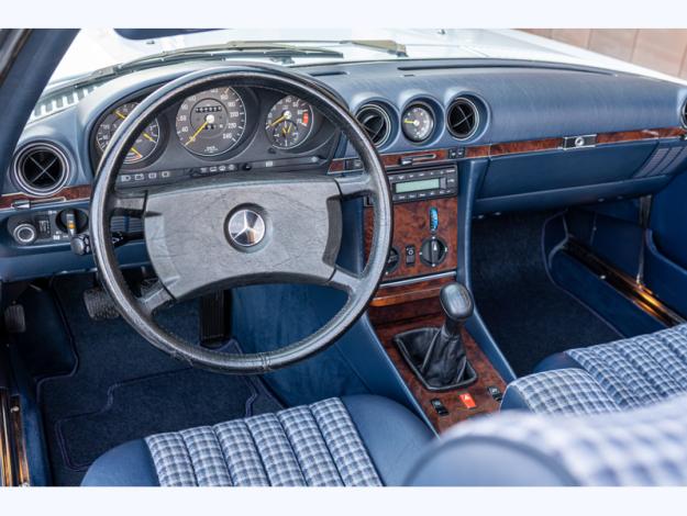 MERCEDES-BENZ 300 SL R107  