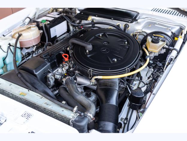 MERCEDES-BENZ 300 SL R107  