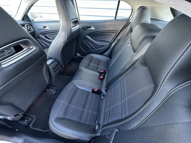 MERCEDES-BENZ GLA 180 d Sensation  