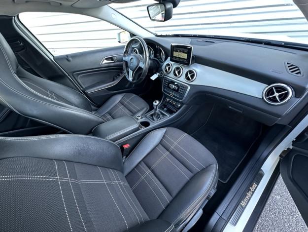 MERCEDES-BENZ GLA 180 d Sensation  