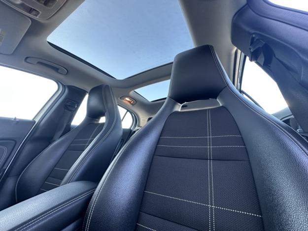 MERCEDES-BENZ GLA 180 d Sensation  