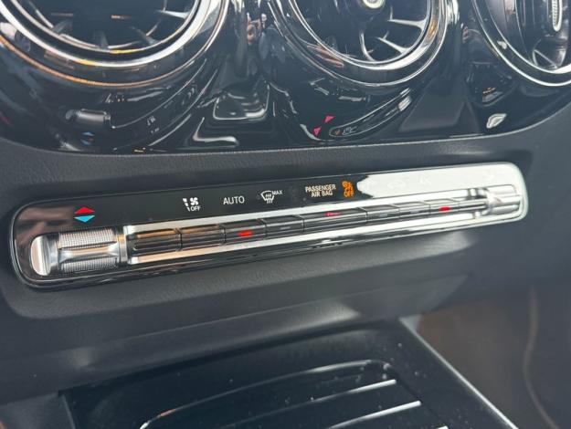 MERCEDES-BENZ GLA 180 d Business Solution  