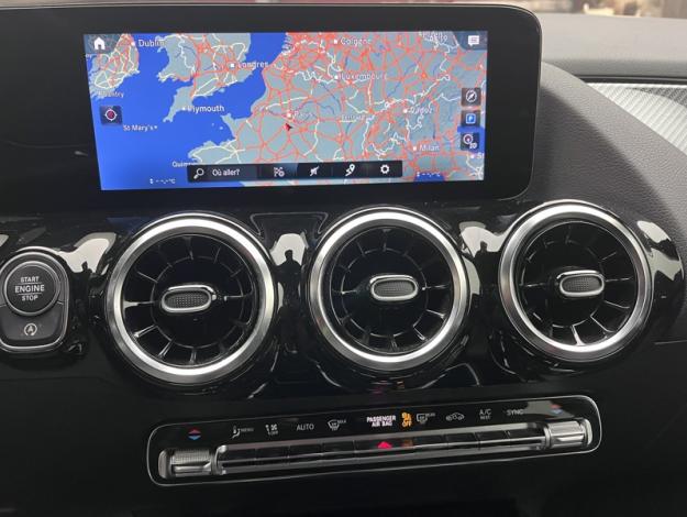 MERCEDES-BENZ GLA 200 d AMG Line  