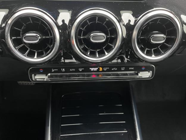 MERCEDES-BENZ GLA 200 d AMG Line  