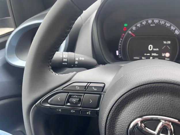 TOYOTA Aygo X 1.0 VVT-i 72 Design  AYGO X 72 S-CVT DESIGN