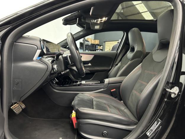 MERCEDES-BENZ A 180 AMG Line Toit Pano Facelift  