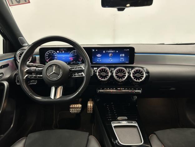 MERCEDES-BENZ A 180 AMG Line Toit Pano Facelift  