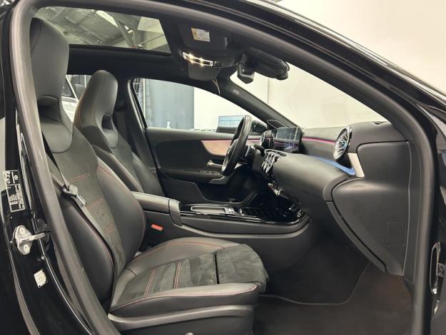 MERCEDES-BENZ A 180 AMG Line Toit Pano Facelift  