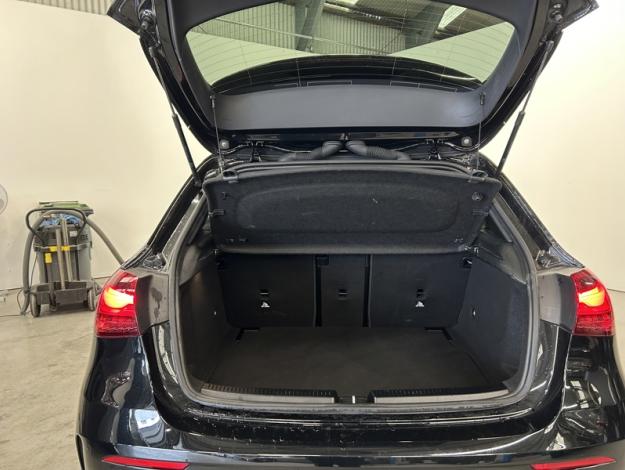 MERCEDES-BENZ A 180 AMG Line Toit Pano Facelift  