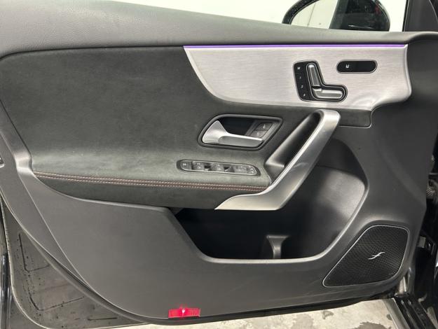 MERCEDES-BENZ A 180 AMG Line Toit Pano Facelift  