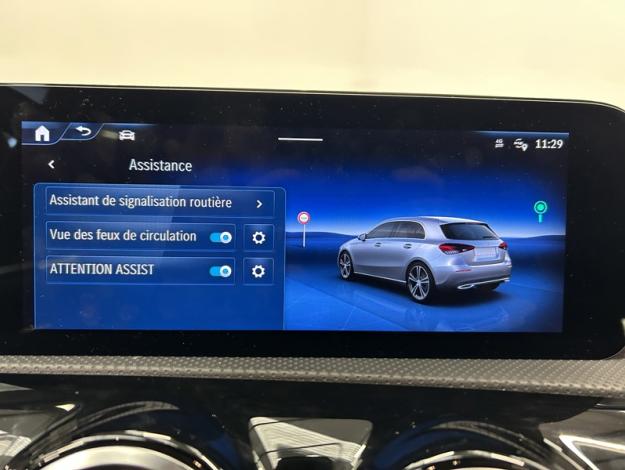 MERCEDES-BENZ A 180 AMG Line Toit Pano Facelift  